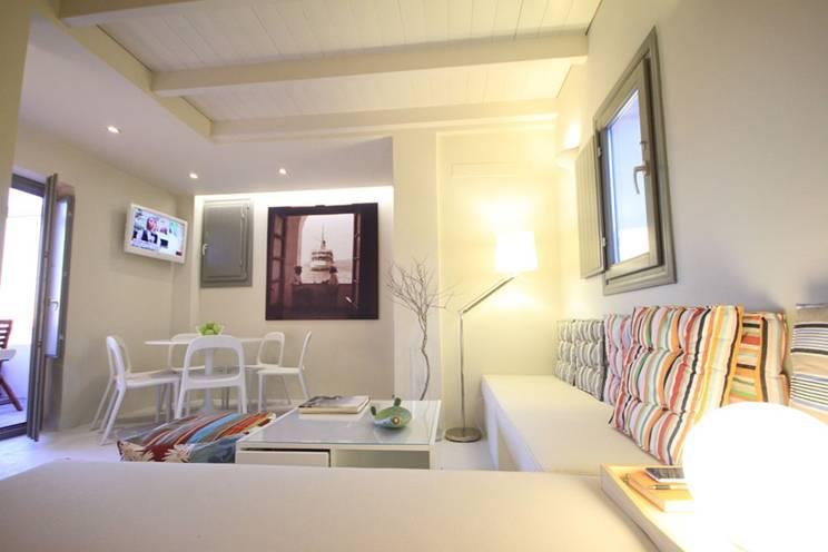 550505_398552663515216_1634588989_n